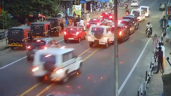 Kerala CM s Convoy Faces Road Mishap