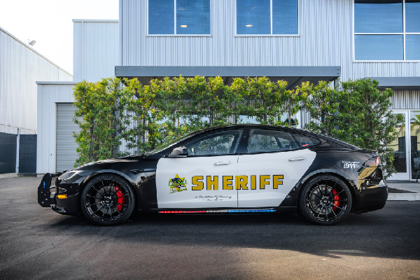 Tesla Model S Plaid Debuts as Police Vehicle