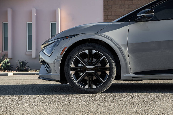 Kia EV6 Unveils New Features at LA Auto Show