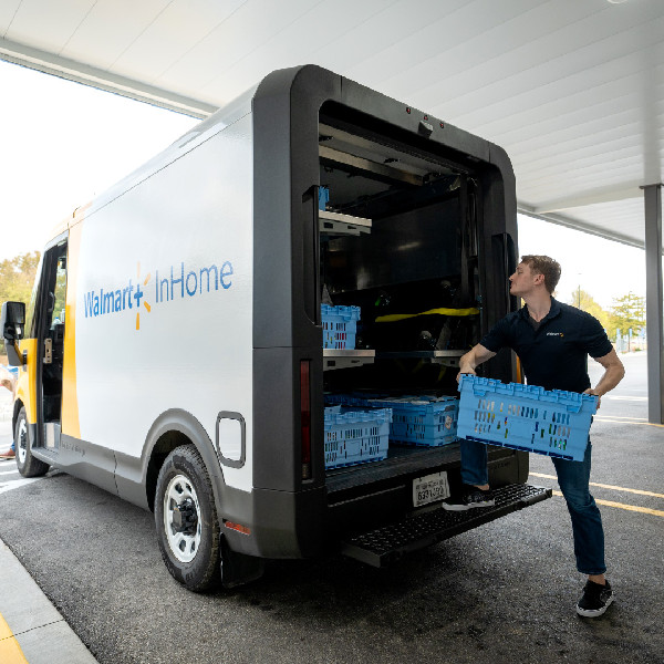 Walmart Uses BrightDrop Vans for Delivery