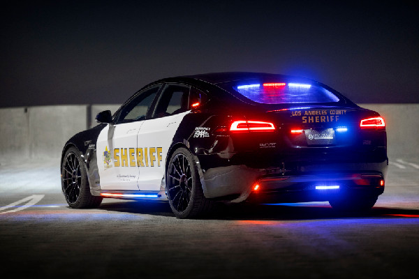Tesla Model S Plaid Debuts as Police Vehicle