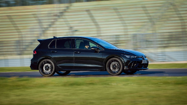 Volkswagen Announces 2025 Golf GTI and Golf R Updates Volkswagen Announces 2025 Golf GTI and Golf R Updates