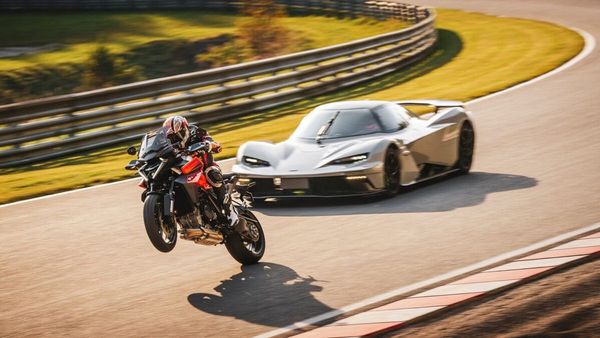 2025 KTM 1390 SUPER DUKE GT Unveiled