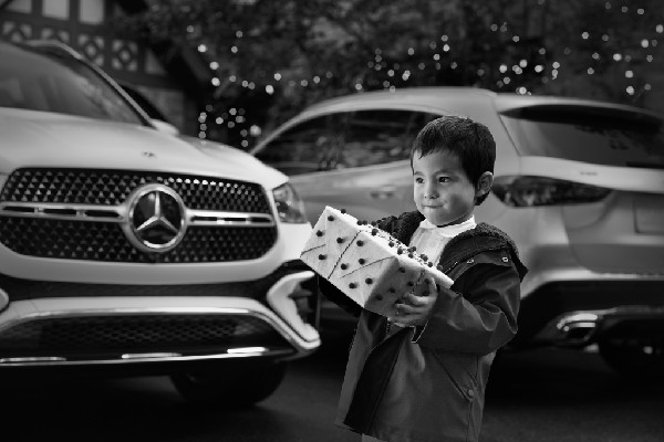 Mercedes-Benz USA Launches Holidays with Love Campaign