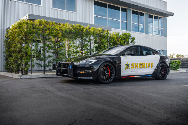 Tesla Model S Plaid Debuts as Police Vehicle