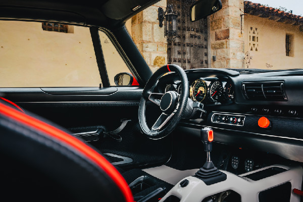 Singer Partners with Seven Car Lounge in Saudi Arabia