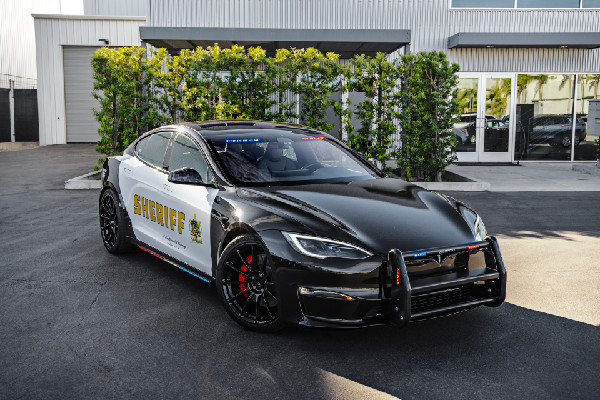 Tesla Model S Plaid Debuts as Police Vehicle