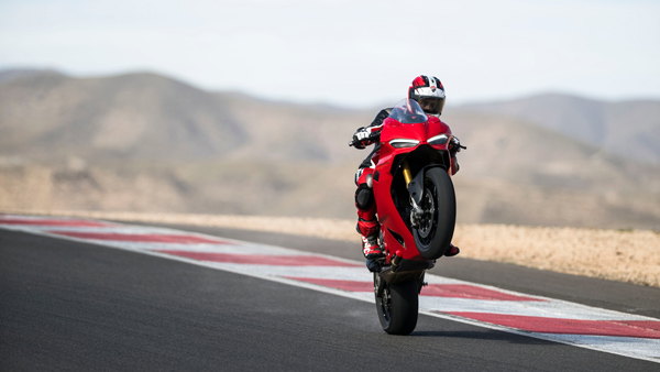 Ducati Panigale V2 Revealed