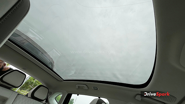 Mahindra XEV 9e Review sunroof