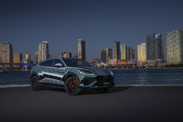 Lamborghini Unveils Miami-Inspired Urus SE