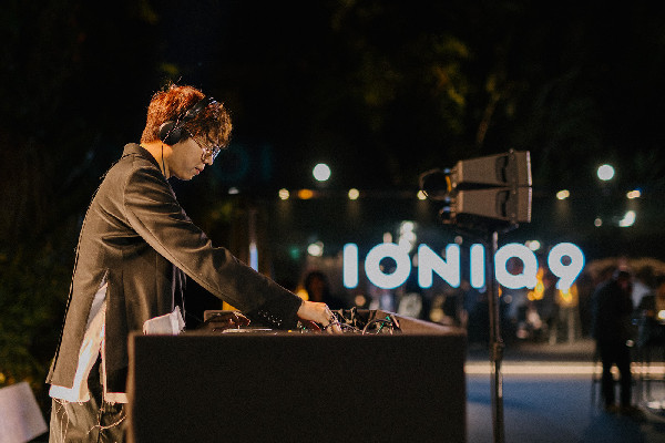 Hyundai Unveils All-Electric IONIQ 9 SUV