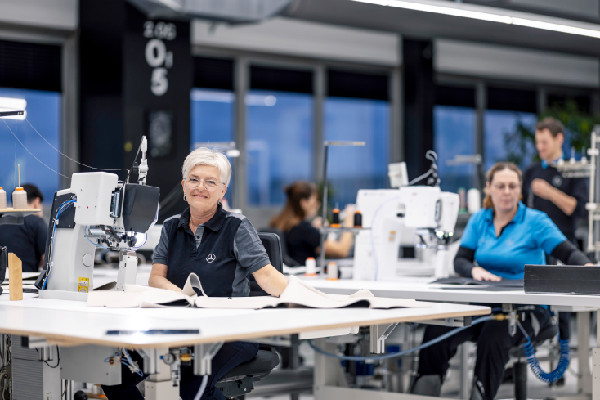 Mercedes-Benz Expands MANUFAKTUR Customization Options