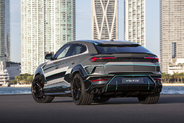 Lamborghini Unveils Miami-Inspired Urus SE