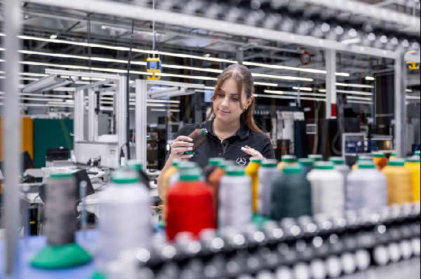 Mercedes-Benz Expands MANUFAKTUR Customization Options