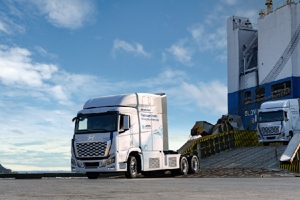 Hyundai Deploys XCIENT Hydrogen Trucks for Logistics