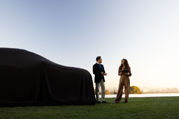 Hyundai Unveils All-Electric IONIQ 9 SUV