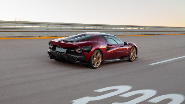 Bottas Tests Alfa Romeo 33 Stradale Performance