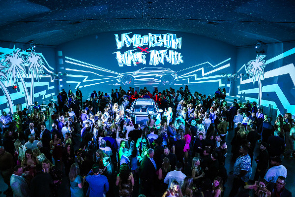 Lamborghini Unveils Miami-Inspired Urus SE