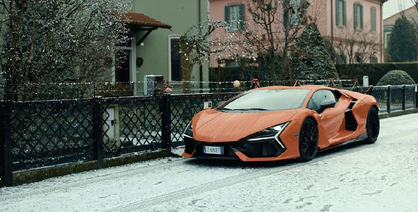 Lamborghini Celebrates Christmas with 'The Snowball'
