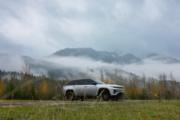Jeep Wagoneer S Campaign Emphasises Luxury and Capability