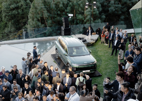 Hyundai Unveils All-Electric IONIQ 9 SUV