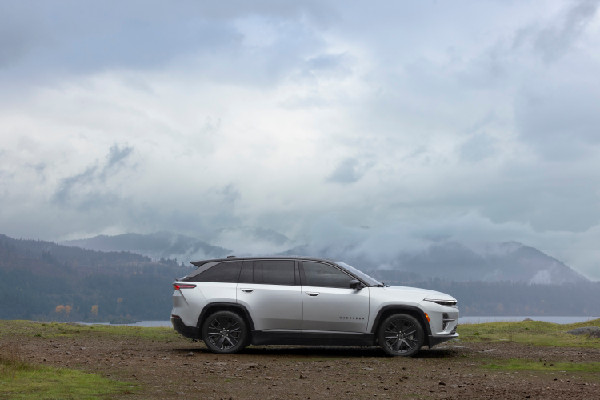 Jeep Wagoneer S Campaign Emphasises Luxury and Capability