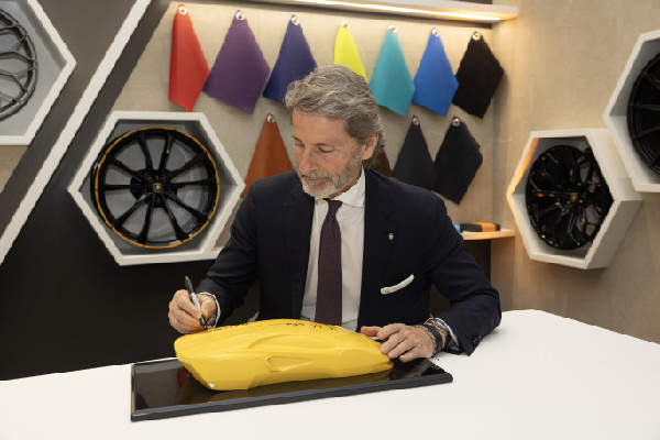 Lamborghini Launches New Showroom in Florida