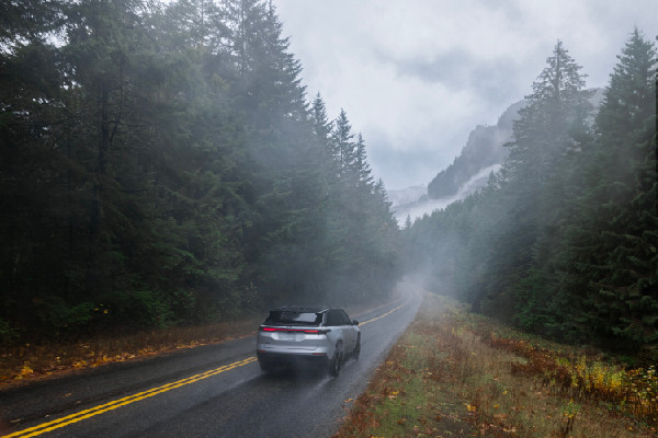 Jeep Wagoneer S Campaign Emphasises Luxury and Capability