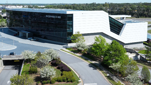 Porsche Financial Services' Successful Auto ABS Transaction Porsche Financial Services' Successful Auto ABS Transaction