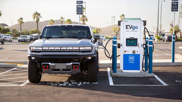 EVgo and GM Surpass 2,000 Fast Charging Stalls