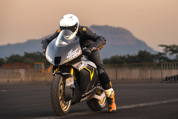 Ultraviolette F99 Smashes Quarter Mile Record