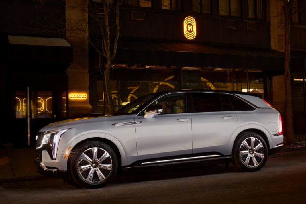 Luxury Dining in the Cadillac ESCALADE IQ