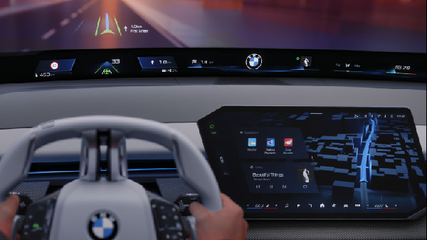 BMW Panoramic iDrive Transforms Vehicle Operation