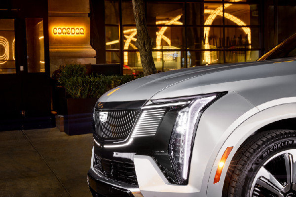 Luxury Dining in the Cadillac ESCALADE IQ