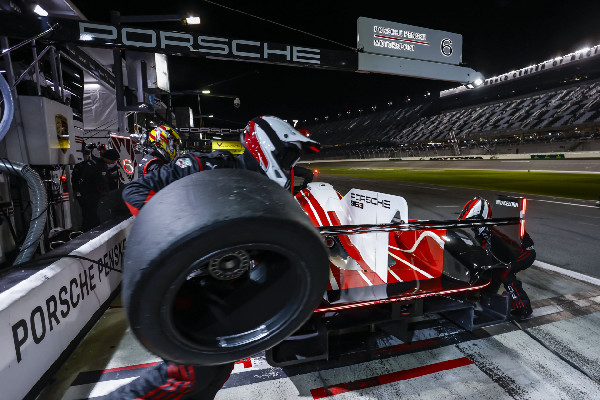 Porsche Prepares for Daytona 2025 Race