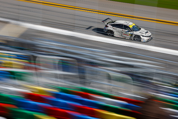 Honda Finishes Fifth at Daytona Challenge