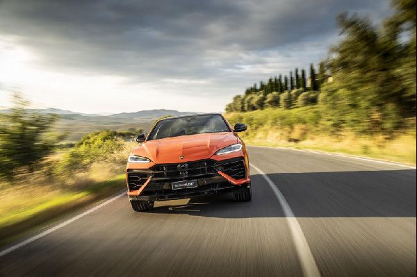 Lamborghini Hybrid Models Win Global Awards