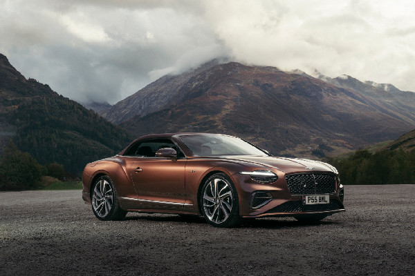 Bentley Debuts Bentayga EWB at Brussels Show