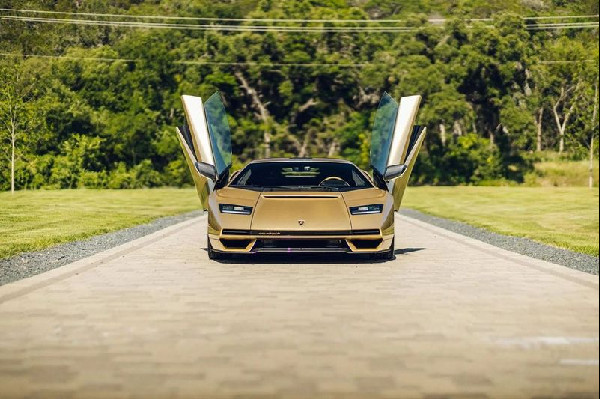 Bring a Trailer's $1.5 Billion Auction Success in 2024