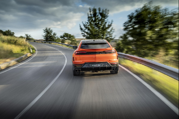 Lamborghini Hybrid Models Win Global Awards