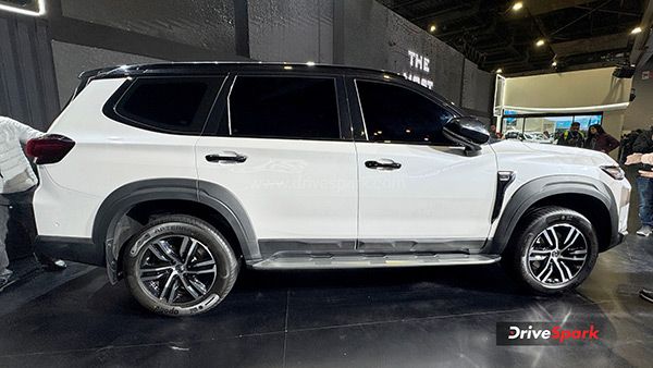 Auto Expo 2025 MG Majestor showcases premium features