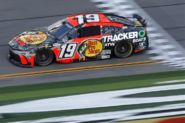Briscoe Claims First Daytona 500 Pole for Toyota