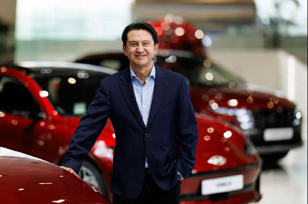 José Muñoz Named 2025 MotorTrend Person of the Year