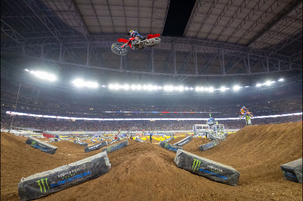 Honda HRC Faces Challenges in Glendale SX