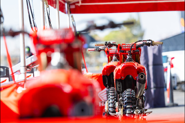 Honda HRC Faces Challenges in Glendale SX