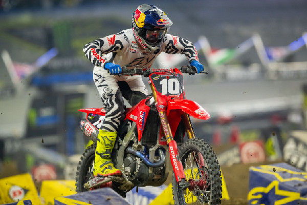 Hymas Finishes Sixth at Detroit SX