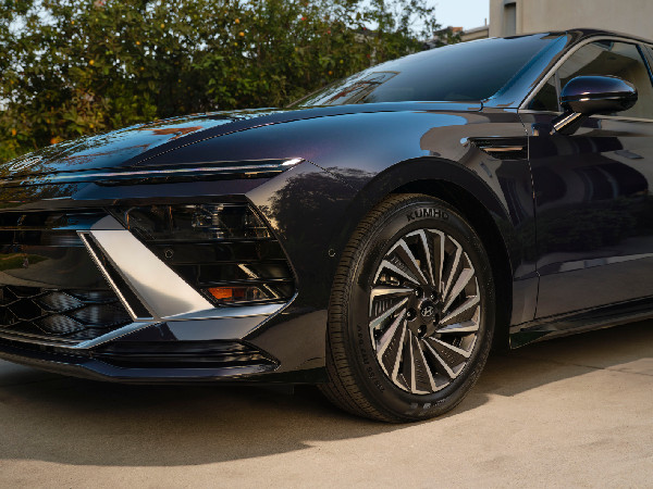 Hyundai Launches New Sonata Hybrid Campaign