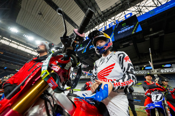 Hymas Finishes Sixth at Detroit SX