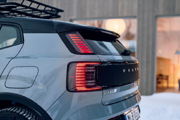 Volvo EX30 Cross Country: Adventure Awaits