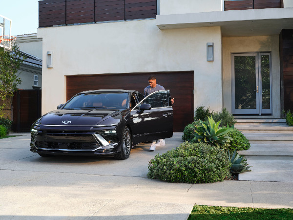 Hyundai Launches New Sonata Hybrid Campaign